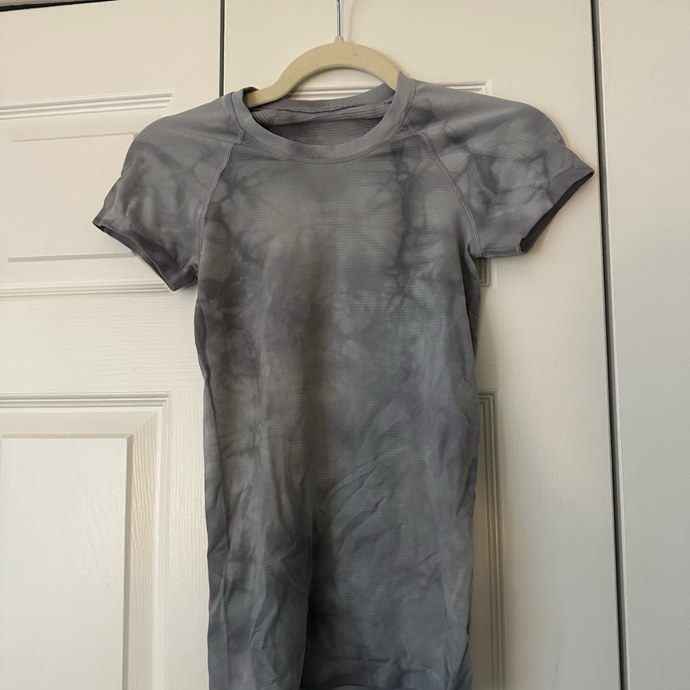 lululemon athletica Gray Short Sleeve Tee